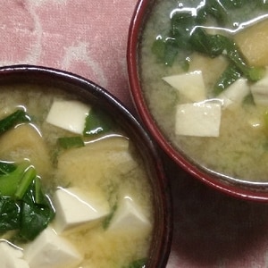 大根の葉と豆腐と油揚げの味噌汁